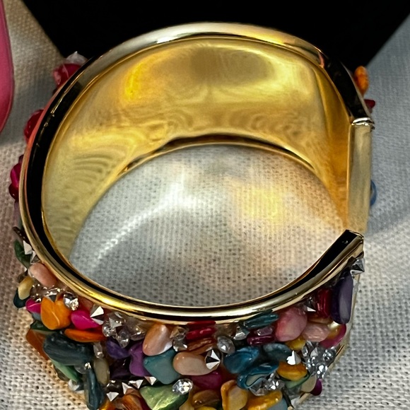 SPG Fashion Gold Tone Jewelry Set. - Picture 9 of 10